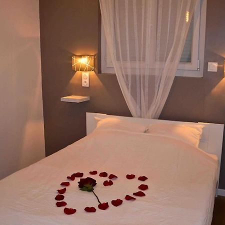 Gite Avec Spa Privatif* Saint-Symphorien-les-Buttes Dış mekan fotoğraf